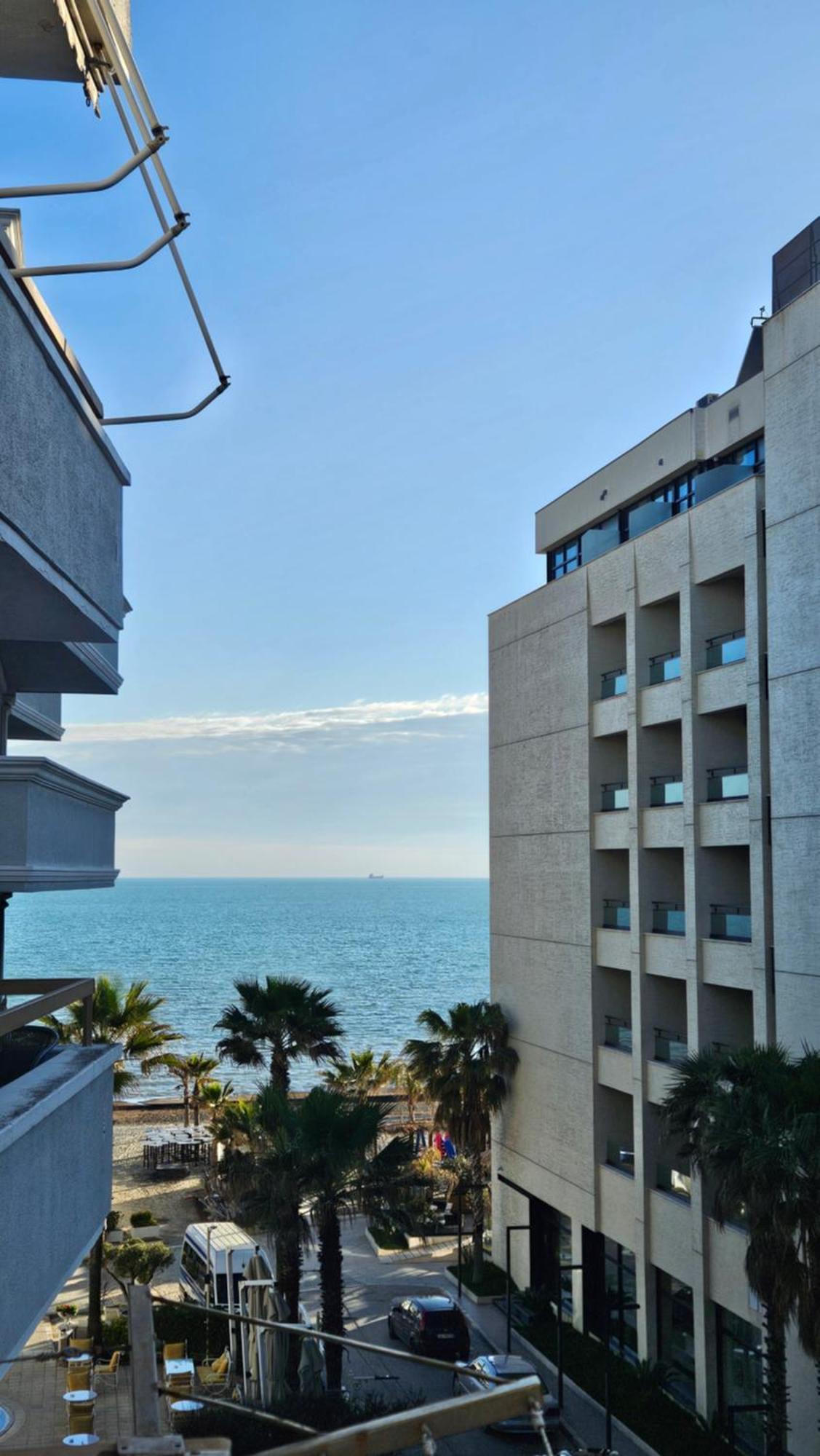 Sea View Apartament. Luxury Area In Durres Beach. Lägenhet Exteriör bild